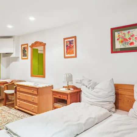 1 Bedroom Cozy In Apartment