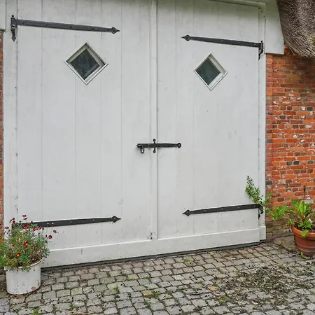 1 Bedroom Cozy In *
