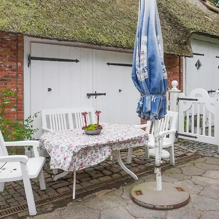 1 Bedroom Cozy In Apartment Dagebuell